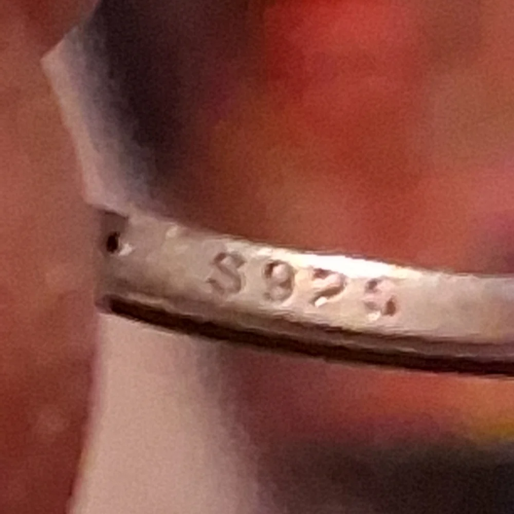Elegant Silver Heart Ring - Picture 4 of 4